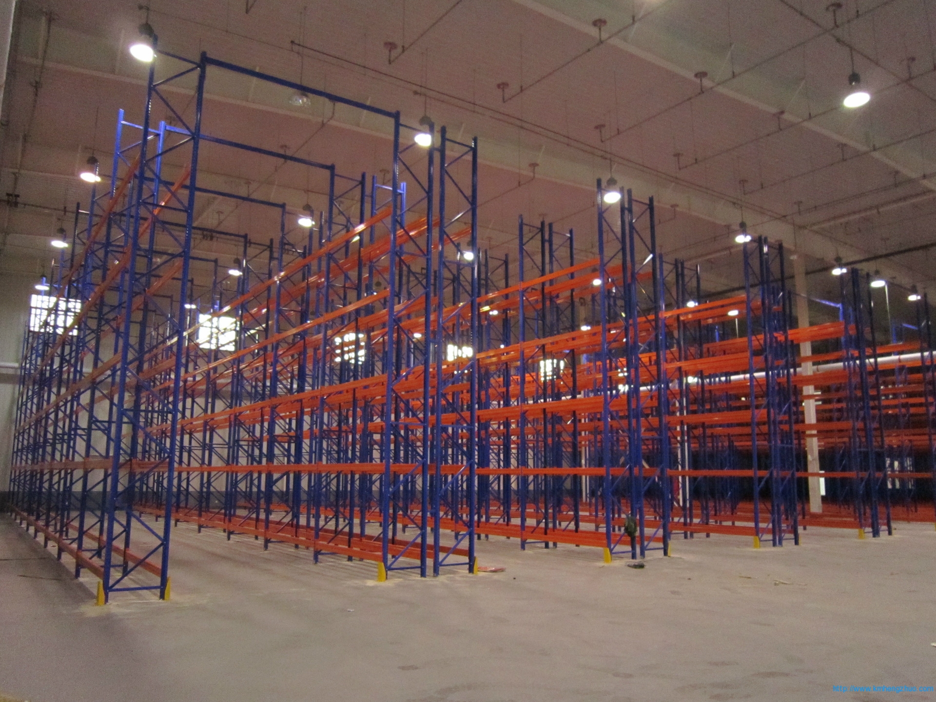 HZ-790型橫梁式貨架    重型高層倉庫貨架應用案例