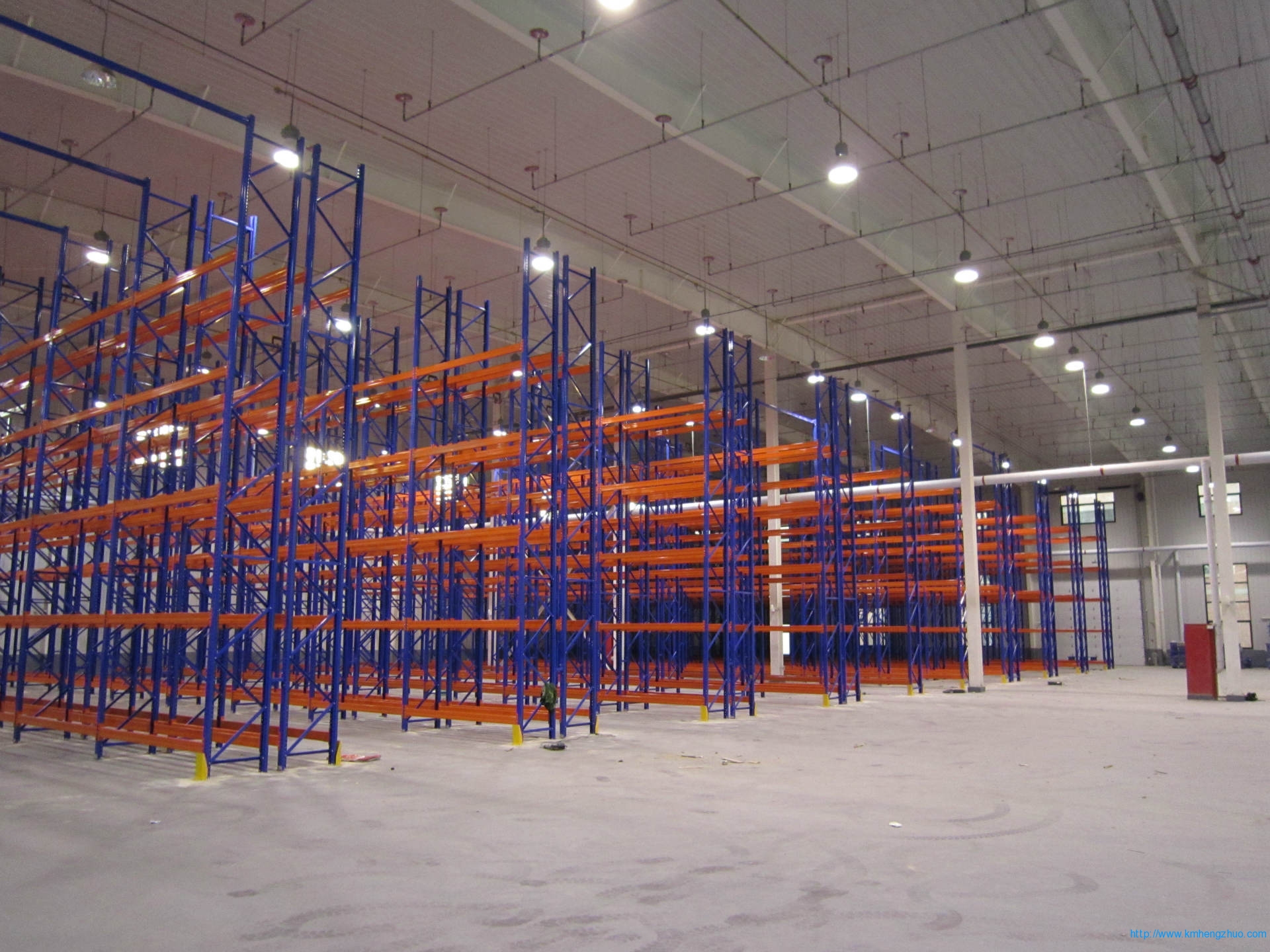 HZ-790型橫梁式貨架    重型高層倉庫貨架應用案例